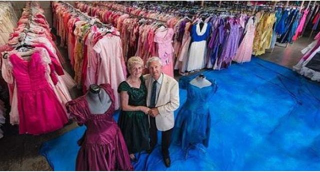 За 56 години брак мъж купил на жена си 55 хиляди рокли