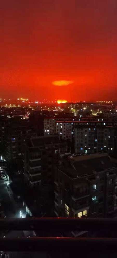 Китай-червено-небе