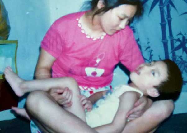 В далечната 1980 година Цзяо родила първото си дете Раждането