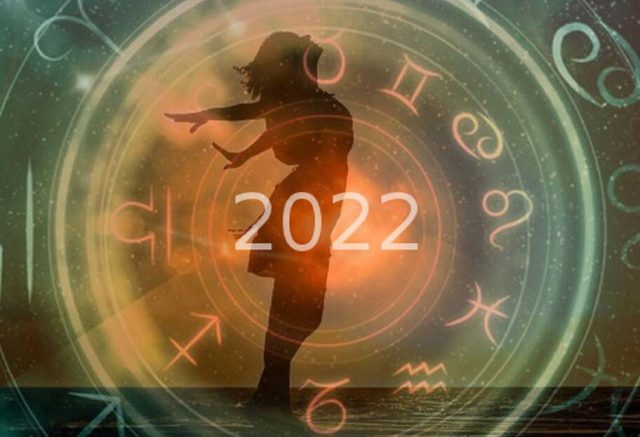 Женски хороскоп за 2022 година: ето кои ги чакат любов и промени