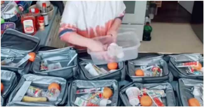 Многодетна майка показа как приготвя обяда за своите 10 деца