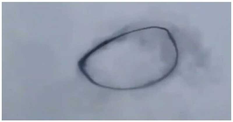 В небето над Виетнам местни жители заснели необичаен черен пръстен.