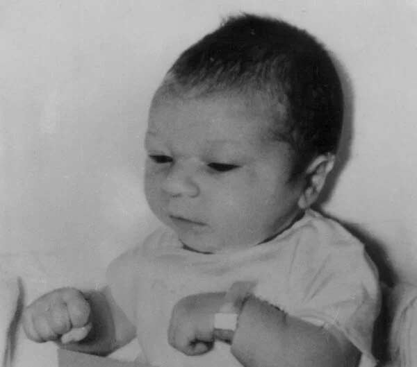 Дора и Честър Фрончак стават родители през април 1964 г