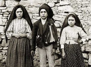 Пророчествата от Фатима. На 13 май 1917 г. Богородица се явила на три овчарчета