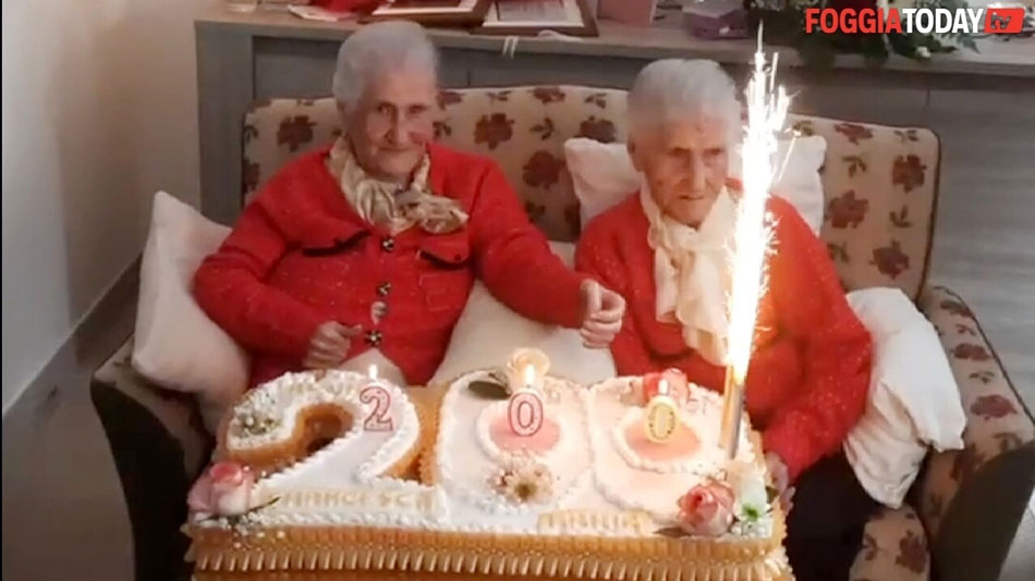 Родени на 23 януари 1923 г двете сестри удвояват възрастта