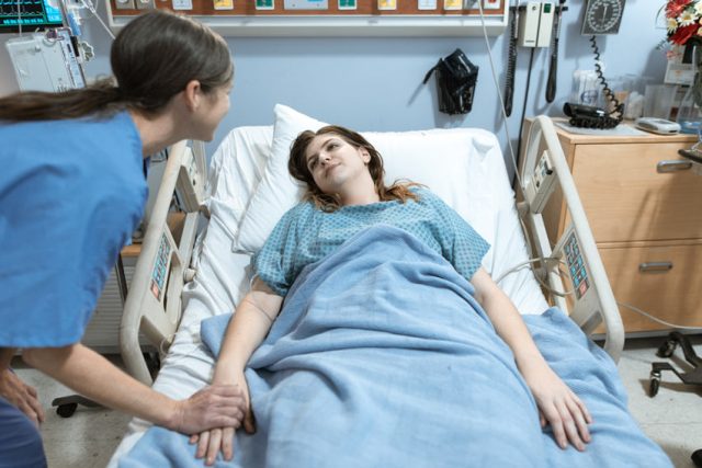 бременна жена в болница