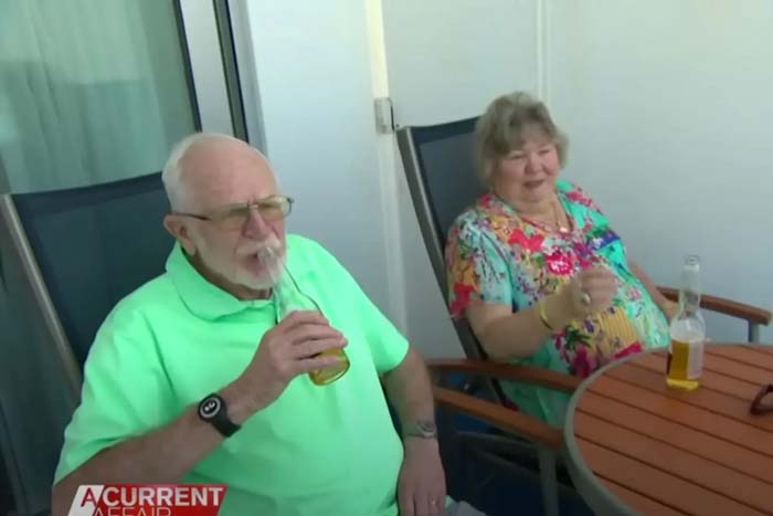 Пенсионирана австралийска двойка стана известна след като прекара почти 500