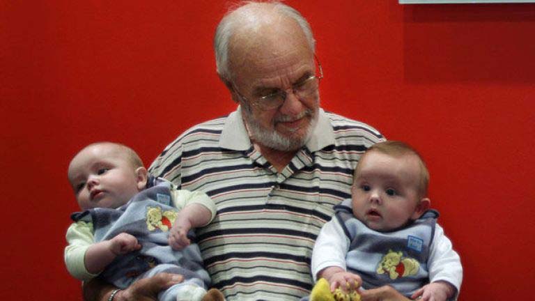 На 11 май 81 годишният австралиец Джеймс Харисън дари кръв за