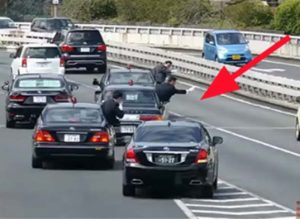 Вижте как се придвижва кортежът на японския премиер. Нашите чиновници трябва да се учат! (видео)