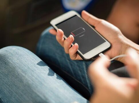 Никога не зареждайте смартфона си по този начин – може да съсипете батерията много по-бързо телефон зареждане